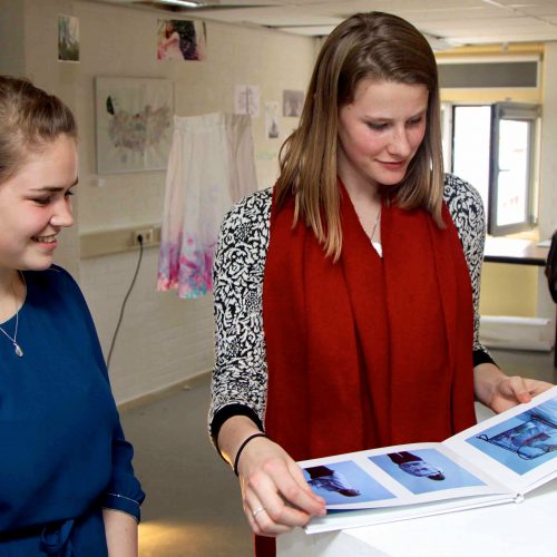 Leerlingen exposeren hun eindexamenwerk Kunst Beeldend in Minerva